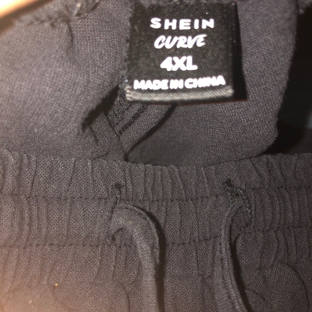 SHEIN Black Drawstring Shorts size 4XL Curve - Picture 3 of 3